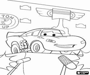Pintar Llamp McQueen al podi de la Copa Pist�