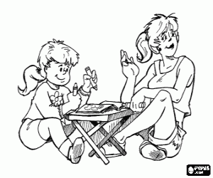 Pintar Nena jugant a pintar amb la seva mare