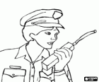 Agent de policia parlant pel walkie-talkie