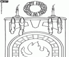 La llar de foc amb el foc encès i decorada per Nadal